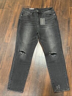 Risen Women's Black Slim Straight Distressed Jeans